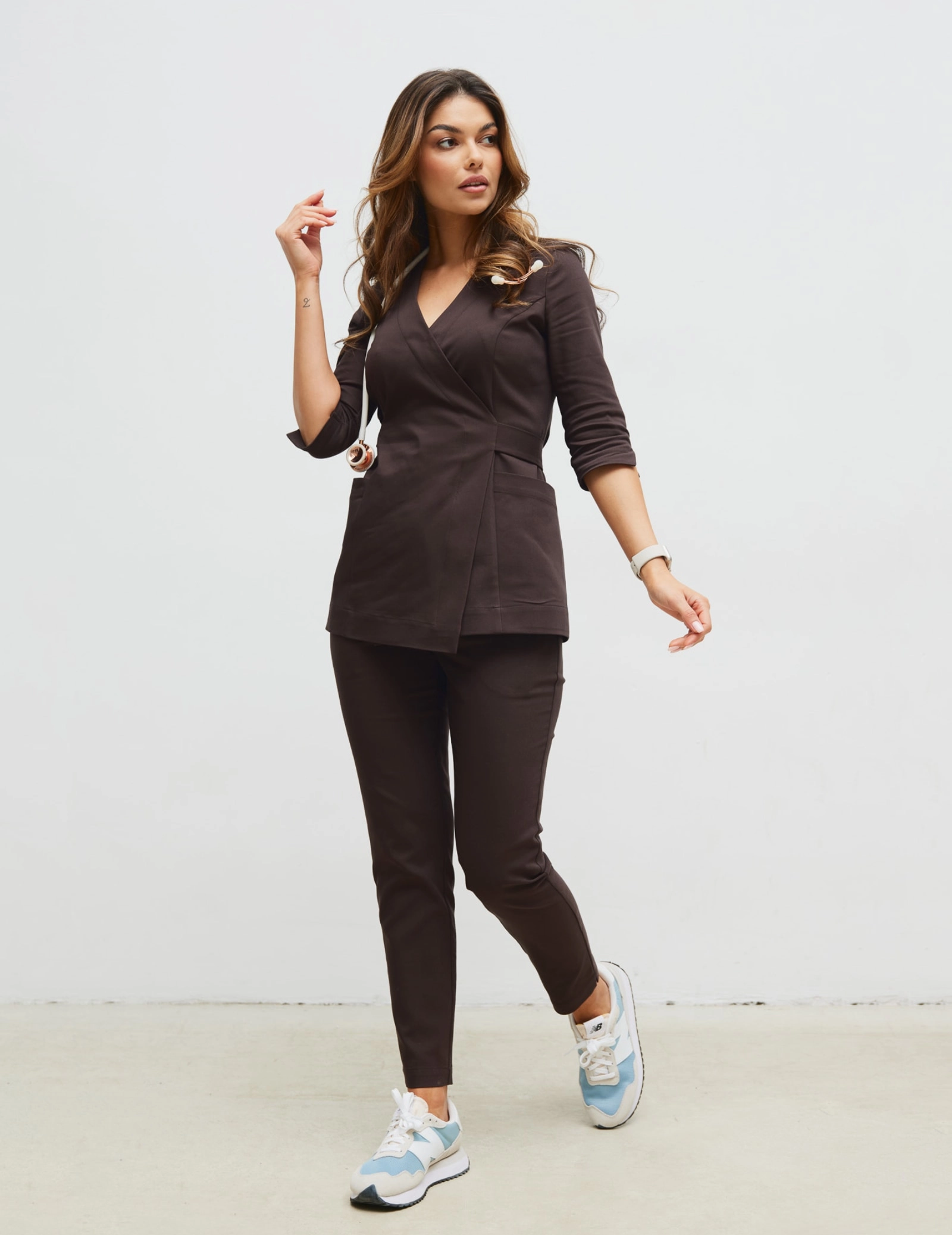 Női Orvosi Nadrág Slim Fit - ESPRESSO