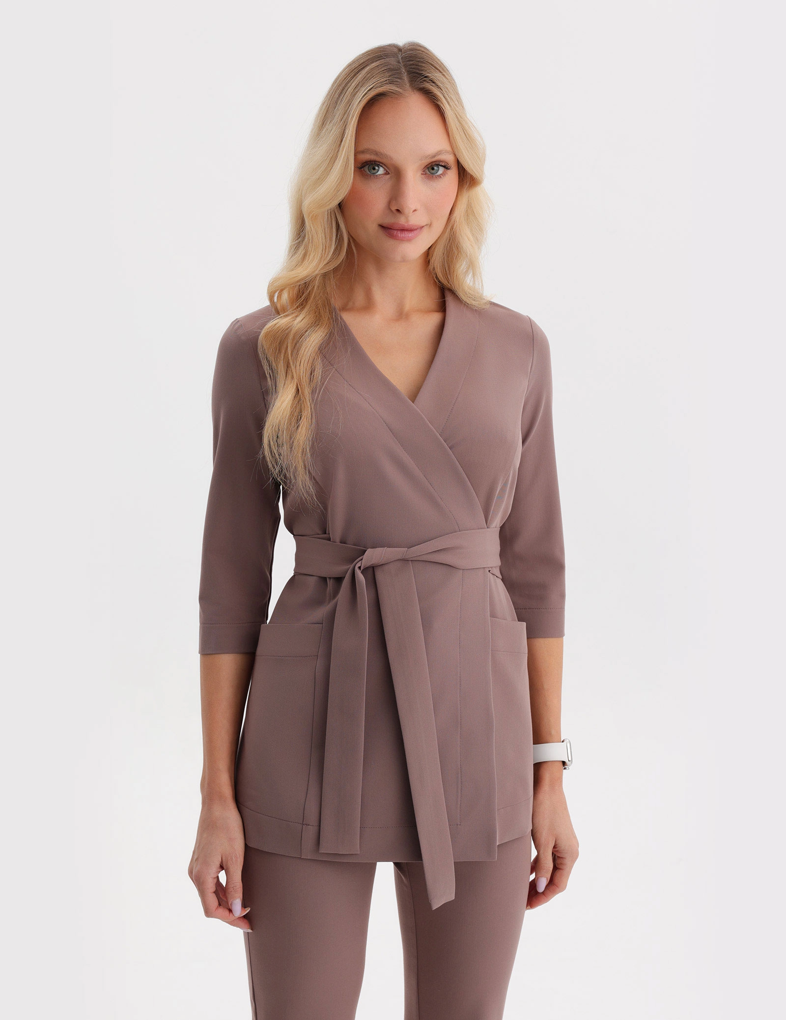 Női Orvosi Felső Kötős Rosalie – MOCHA