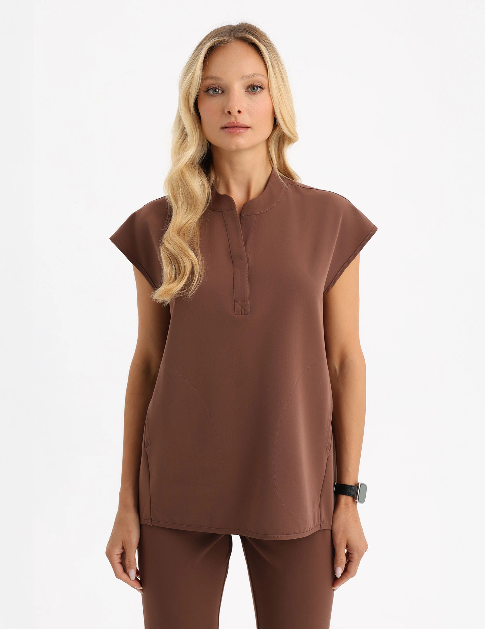 Női Orvosi Felső Khloe - MILKY BROWN
