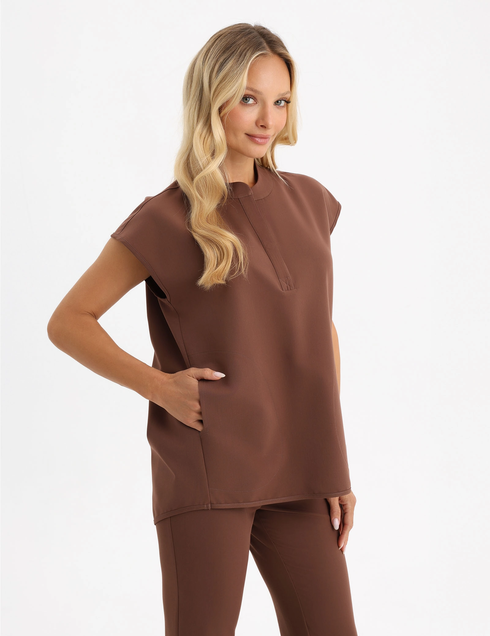 Női Orvosi Felső Khloe - MILKY BROWN