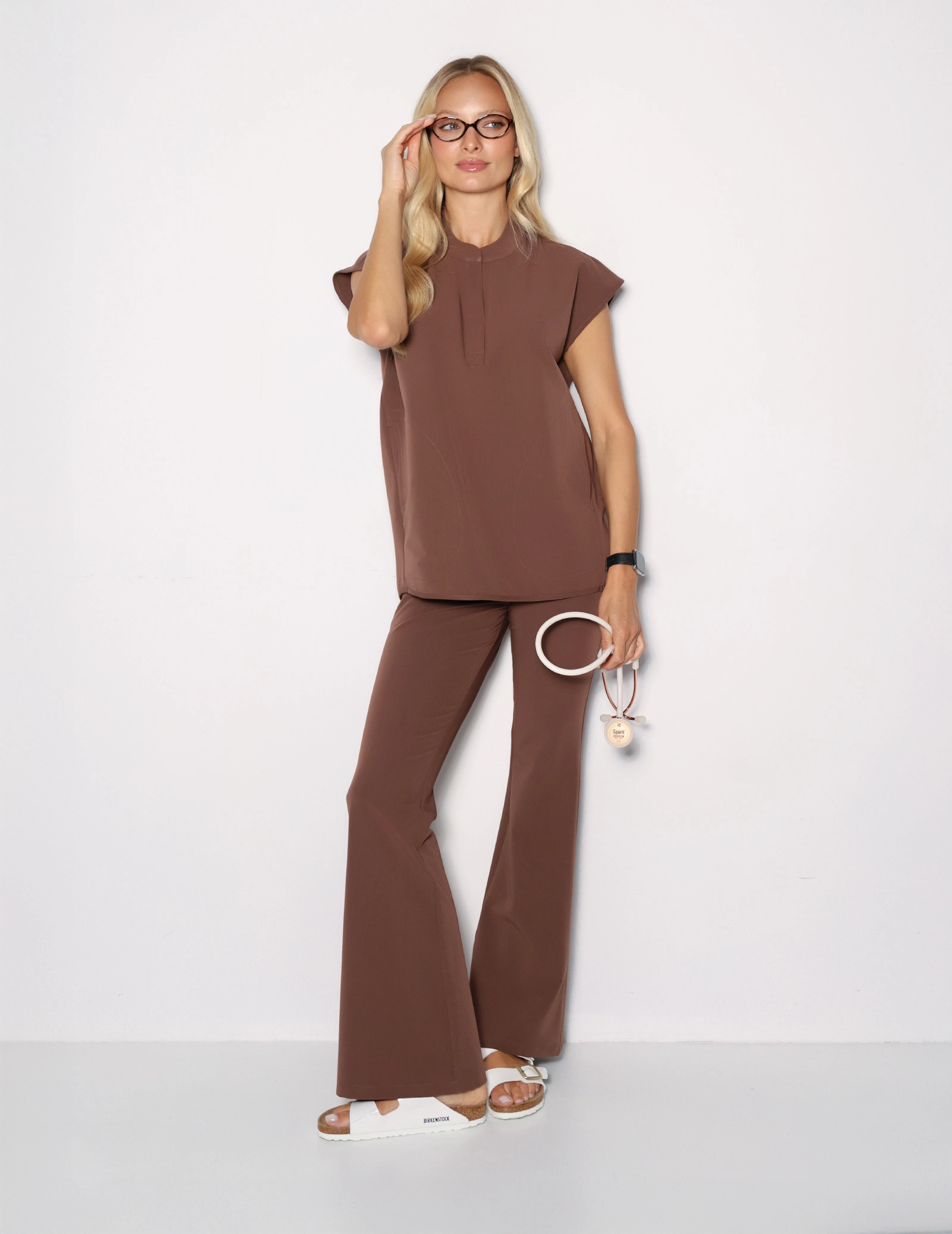 Női Orvosi Felső Khloe - MILKY BROWN